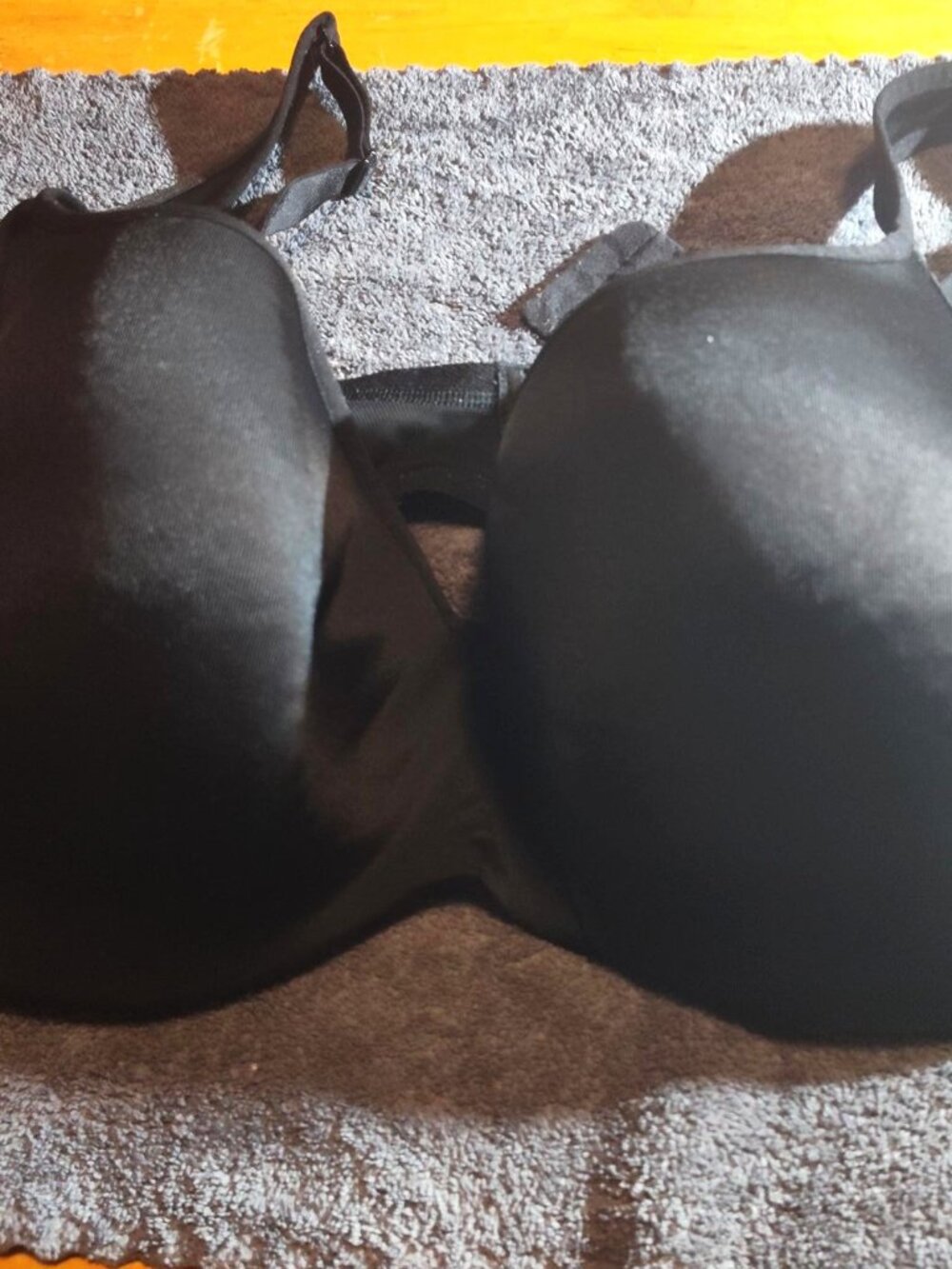 vtg Cacique Black SEAMLESS 42D Full Coverage bra SHIPS FREE